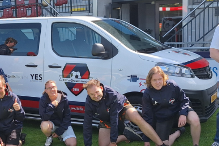 FC ‘s-Gravezande scoort met nieuwe bus voor passend voetbal