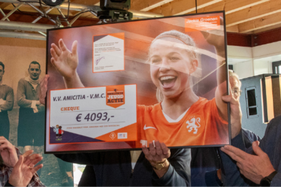 Zwaluwen Jeugd Actie steunt toegankelijke kantine bij VMC Amicitia Groningen